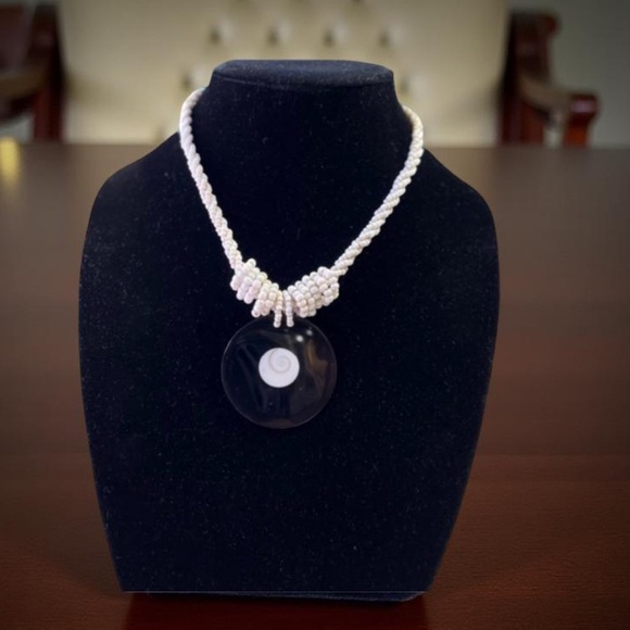 Mother of pearl necklace and seed beads NWOT - Picture 16 of 16